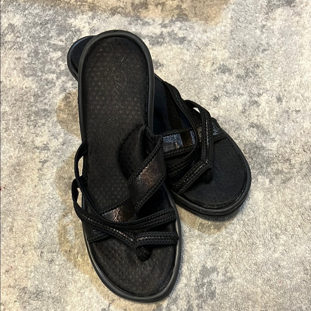Skechers memory foam cali wedge slippers